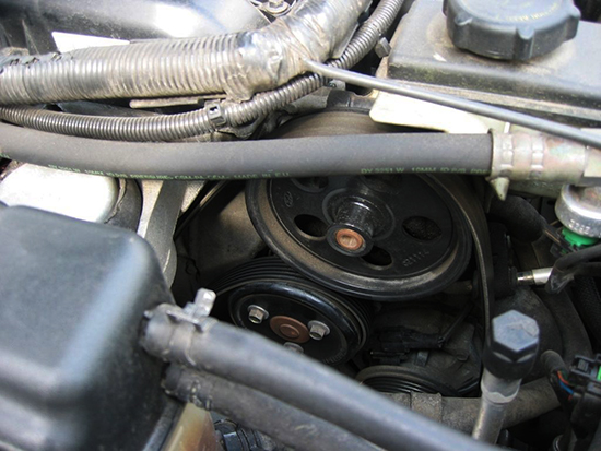 Как демонтировать генератор переменного тока в автомобиле Ford Mondeo 3?