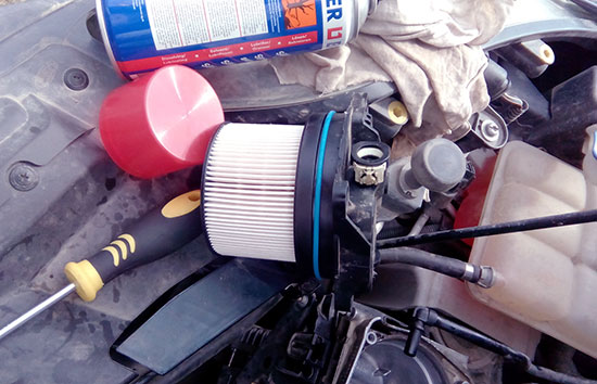 Самостоятельная замена топливного фильтра в Ford Kuga