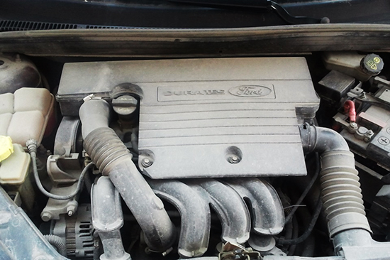 Самостоятельная замена воздушного фильтра на автомобиле Ford Fiesta