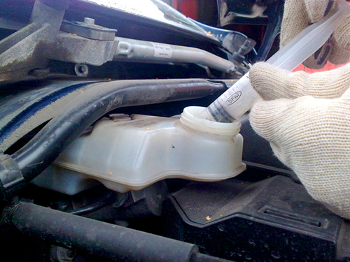 Самостоятельная замена тормозной жидкости на автомобиле Ford Fiesta