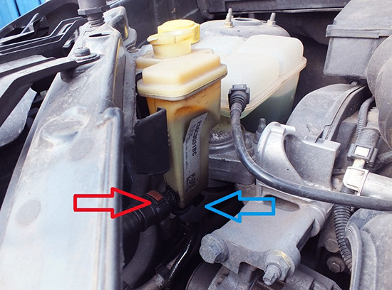 Самостоятельная замена тормозной жидкости на автомобиле Ford Fusion