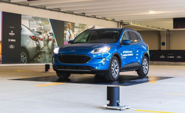 Ford хвастался автоматической парковкой в Детройте.