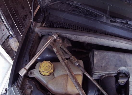 Самостоятельная замена опорного подшипника в автомобиле Ford Fiesta