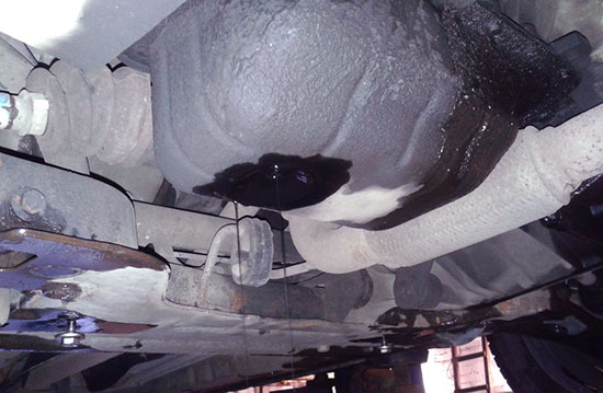 Ручная замена масла в двигателе Ford Fiesta 1.4 TDCI, 2008.