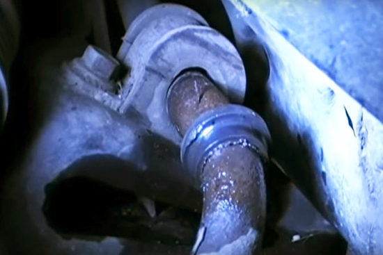 Как заменить втулки стабилизатора в Ford Mondeo 1 без снятия подрамника? Мы знаем как!