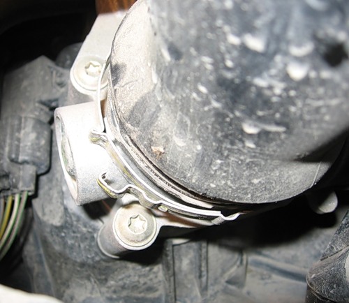 Очистка ручной дроссельной заслонки в Ford Fiesta