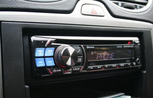 Индивидуальная установка радиоприемника в Ford Focus