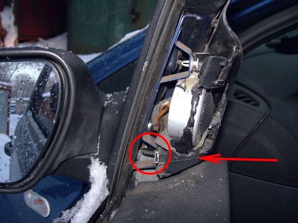 Как снять переднюю дверь автомобиля Ford Focus 2 в гараже