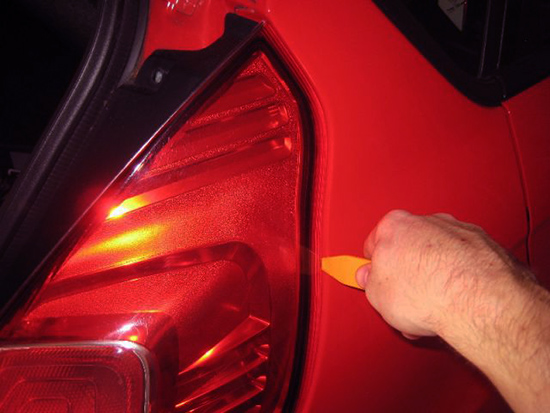 Замена ламп задних фонарей на Ford Fiesta VI