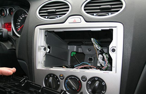 Самостоятельная установка радиоприемника в Ford Focus