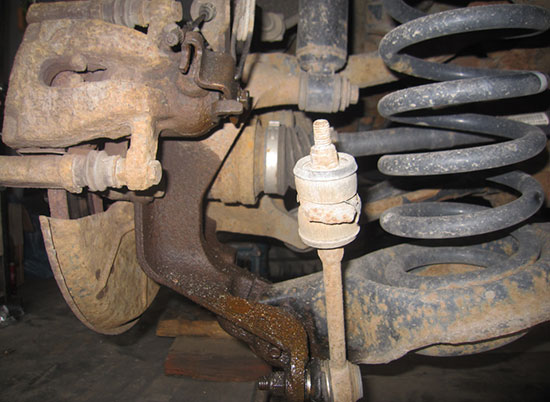 Пошаговый фотоотчет о том, как своими руками отремонтировать задний тормозной суппорт на Ford Kuga 1
