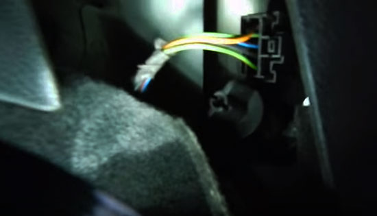 Как снять задний фонарь на Ford Fusion? Пошаговые инструкции (+видео)