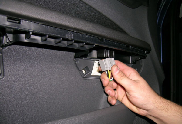 Как снять переднюю дверь автомобиля Ford Focus 2 в гараже