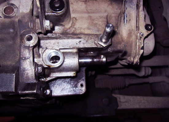 Замена уплотнения штока коробки передач для Ford Focus 2