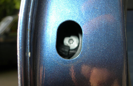 Как снять наружную ручку двери Ford Focus 2?